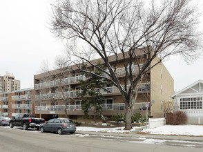 Mission Place in Calgary, AB - Building Photo - Building Photo