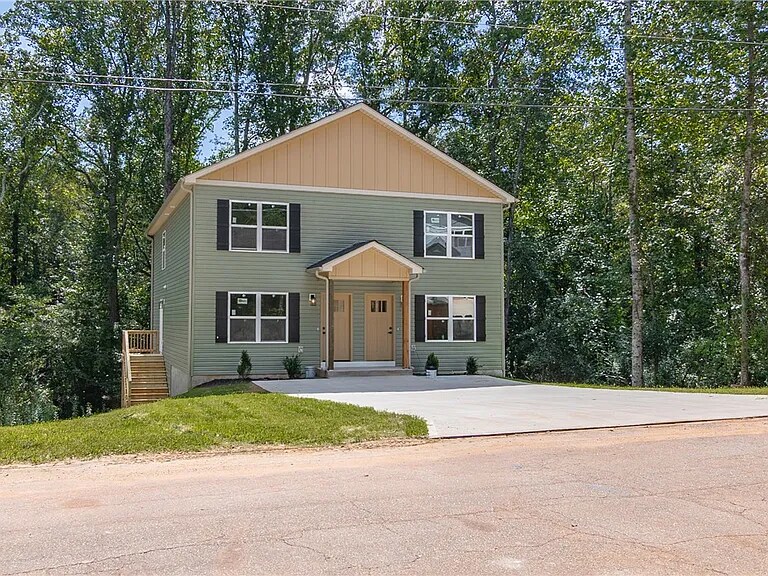 120 Brookmeade Dr in Anderson, SC - Foto de edificio