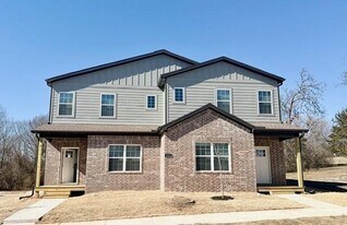 1521 S Duncan Ave in Fayetteville, AR - Building Photo