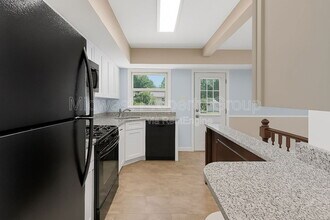 10515 Prestwick Dr in St. Louis, MO - Building Photo - Building Photo