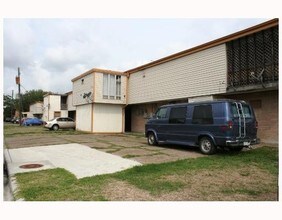 3241 Reid Dr in Corpus Christi, TX - Building Photo - Building Photo