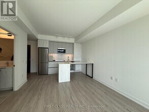 2485 Eglinton Ave W in Mississauga, ON - Building Photo - Building Photo