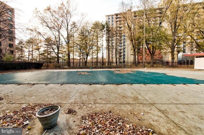 10320 Westlake Dr in Bethesda, MD - Building Photo - Building Photo