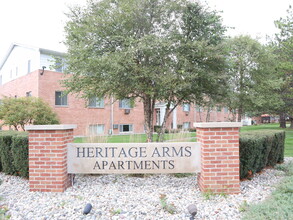 Heritage Arms in Midland, MI - Building Photo - Building Photo