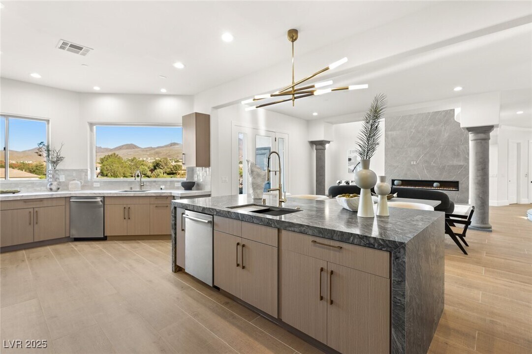 22 Anthem Pointe Ct in Henderson, NV - Foto de edificio
