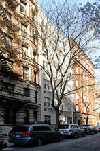 326 W 83rd St in New York, NY - Building Photo - Building Photo