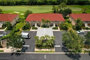 2875 Cypress Trace Cir in Naples, FL - Building Photo