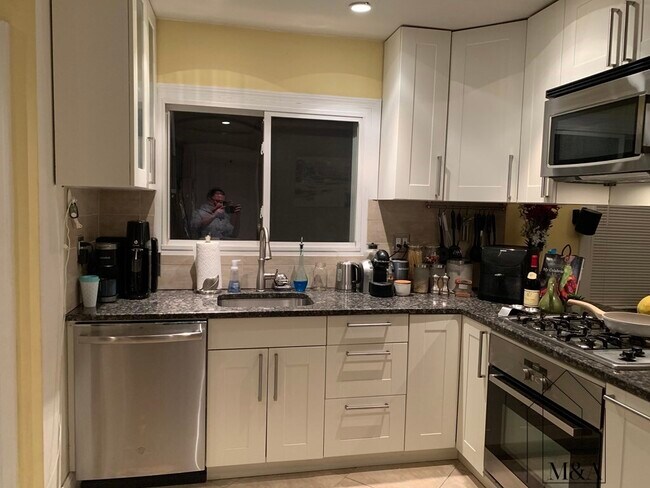 7 Monastery Rd, Unit 3 in Boston, MA - Building Photo - Building Photo