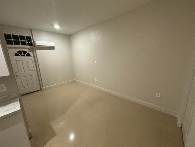 9033 NW 174th St in Hialeah, FL - Building Photo - Building Photo