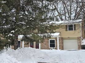 5570 Shorewood Ln in Shorewood, MN - Building Photo