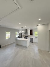 53 Woods Ave in Rockville Centre, NY - Building Photo - Building Photo