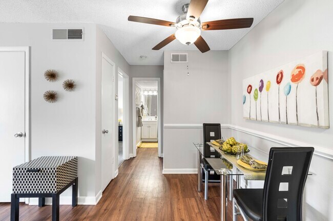 Pines of Ashton in Raleigh, NC - Foto de edificio - Building Photo