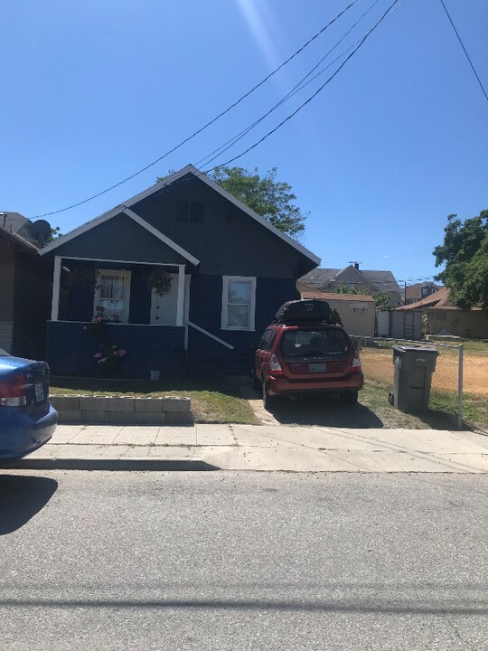 304 Methow St in Wenatchee, WA - Foto de edificio