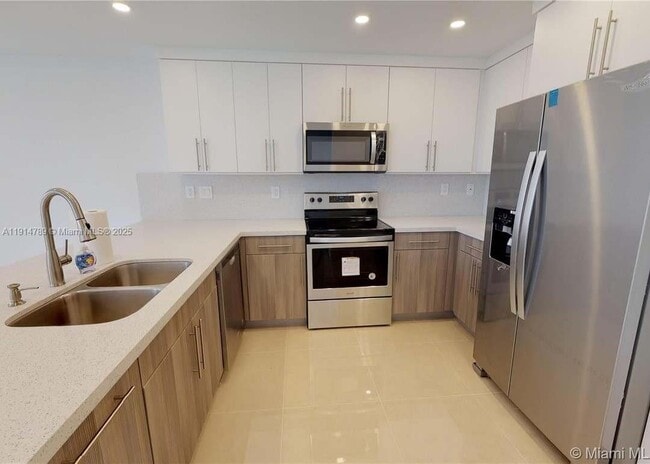 5081 NW 116th Ct in Doral, FL - Building Photo - Building Photo