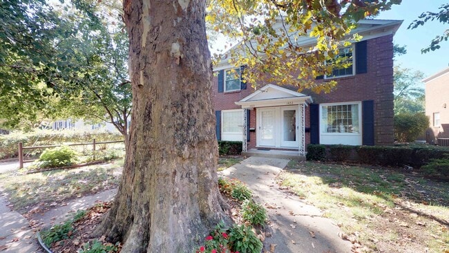 property at 1420 W Ash St