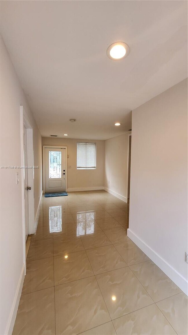 12535 NE Miami Pl in North Miami, FL - Building Photo - Building Photo