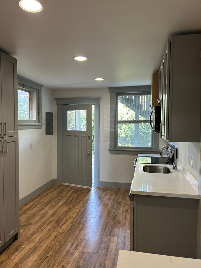 property at 1041-1045 W Galena St