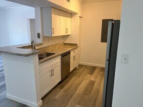 11700 SW 1st St in Pembroke Pines, FL - Building Photo - Building Photo