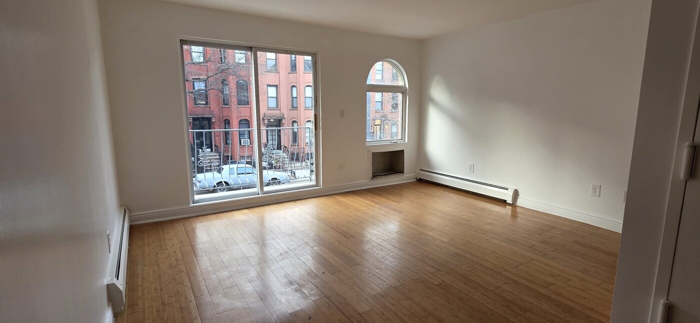 32 Eldert St, Unit 2 in Brooklyn, NY - Building Photo