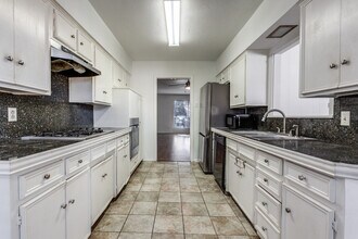 7621 Dentcrest Dr, Unit 7621 in Dallas, TX - Building Photo - Building Photo