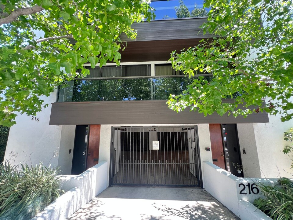 216 Quincy Ave in Long Beach, CA - Building Photo
