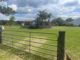 4620 Hunting Lodge Dr in St. Cloud, FL - Building Photo