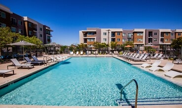 Element 12 at Cadence in Henderson, NV - Foto de edificio - Building Photo