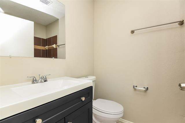 6421 Alta Vista Dr in Watauga, TX - Building Photo - Building Photo