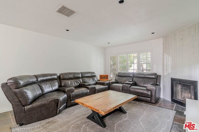 property at 5820 Yolanda Ave