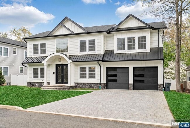 765 6th Ave in River Edge, NJ - Building Photo - Building Photo