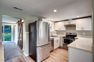 23004 58th Ave W in Mountlake Terrace, WA - Building Photo - Building Photo