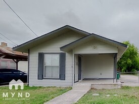 235 E Lambert St in San Antonio, TX - Building Photo