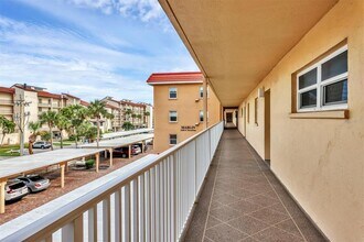 1250 N Portofino Dr in Sarasota, FL - Building Photo - Building Photo