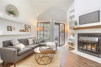 828 S Vance St in Lakewood, CO - Building Photo - Building Photo
