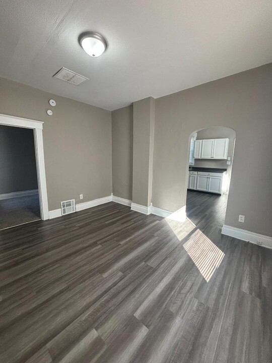 1390 W Woodruff Ave in Toledo, OH - Building Photo