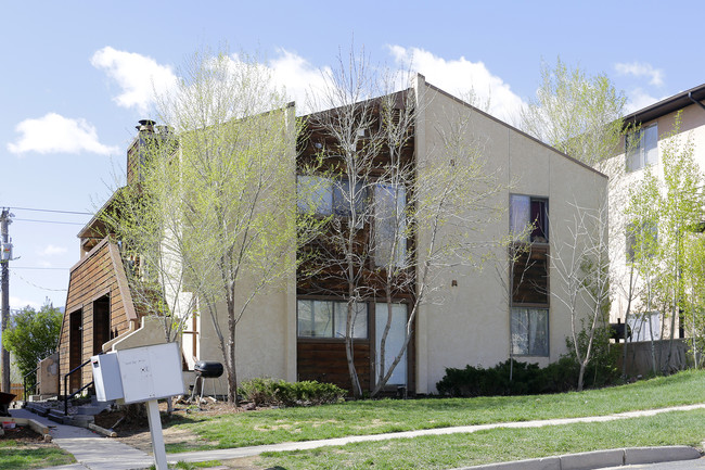 1927 Henderson Ave in Colorado Springs, CO - Building Photo - Building Photo