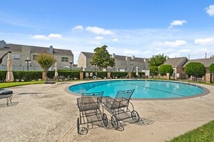 600 Wilcrest Dr in Houston, TX - Building Photo