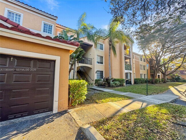 2123 Renaissance Blvd in Miramar, FL - Foto de edificio - Building Photo