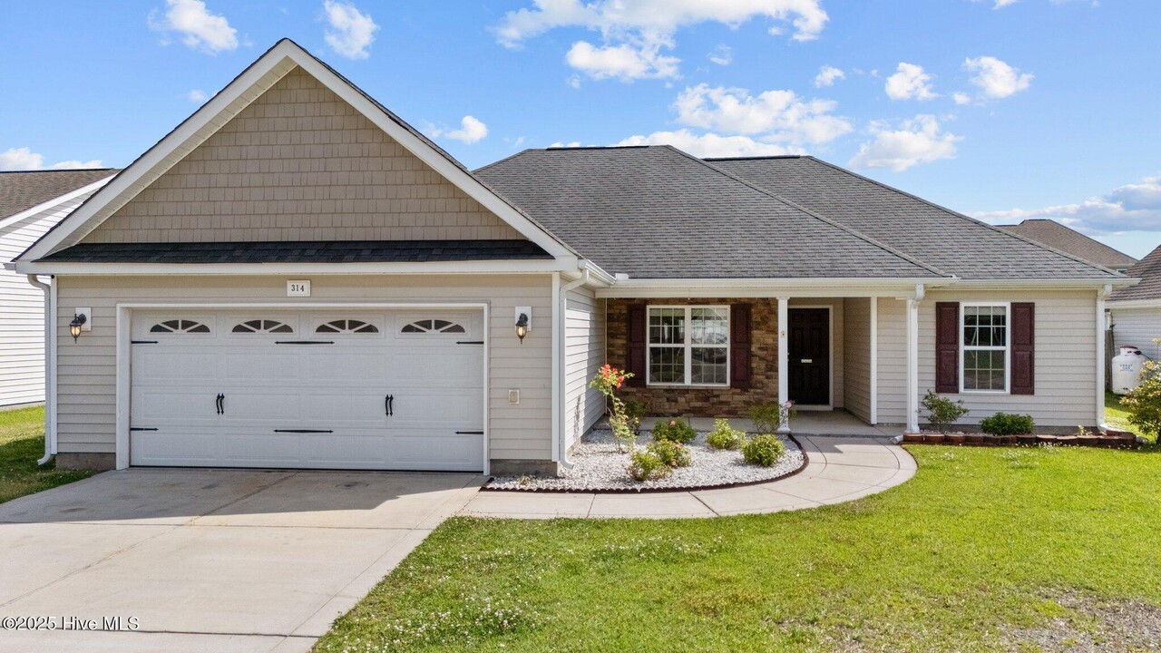 314 Hughes Ln in Jacksonville, NC - Building Photo