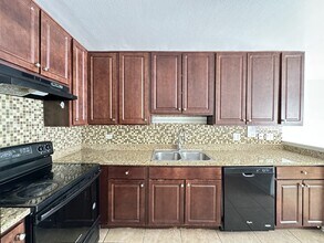 1004 S River Rd, Unit 201 in Des Plaines, IL - Building Photo - Building Photo