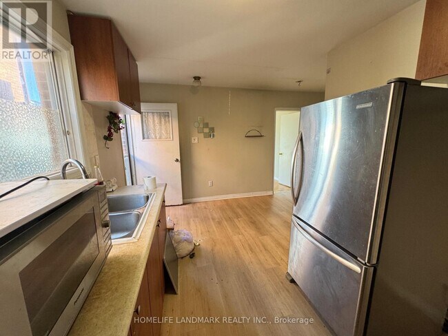 51 Navaho Dr in Toronto, ON - Building Photo - Building Photo
