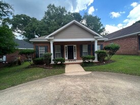 1013 Dickenson Ave in Mobile, AL - Building Photo