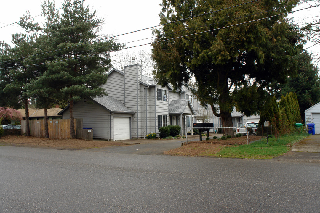 1634-1640 NE 104th Ave in Portland, OR - Building Photo