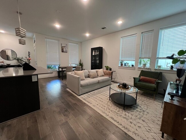 4819 Caroline St in Houston, TX - Building Photo - Building Photo