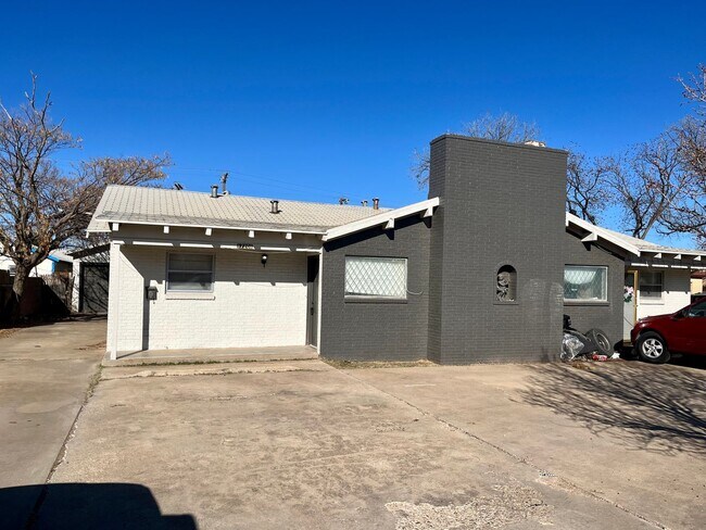 1720 27th St-Unit -A in Lubbock, TX - Foto de edificio - Building Photo