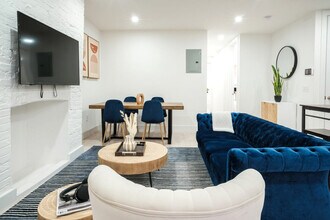 402 E 11th St, Unit SI FL1-ID1495798P in New York, NY - Foto de edificio - Building Photo