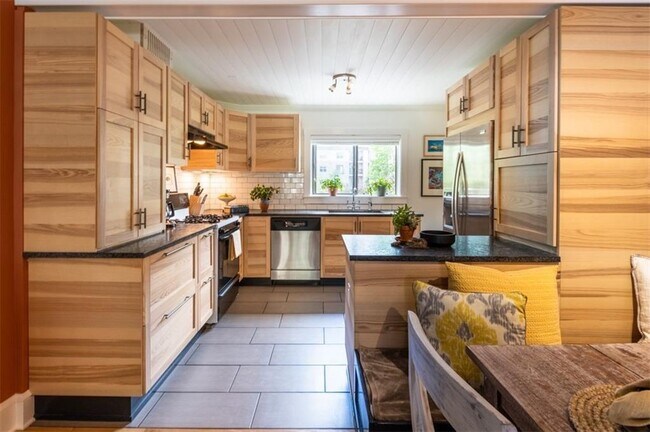 property at 106 Ardmore Pl NW