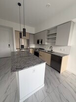 2339 NE 173rd St, Unit A20 in North Miami Beach, FL - Building Photo