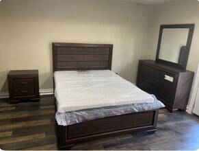 2712 E Dominguez St in Carson, CA - Foto de edificio - Building Photo