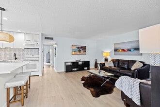 74 Normandy Ln in Delray Beach, FL - Building Photo - Building Photo